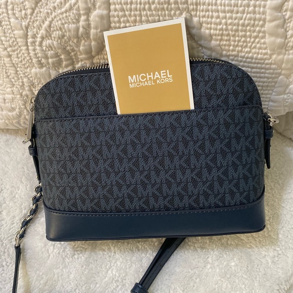 Sold Michael KORS Jet Set Travel Dome Crossbody Signature MK Bag NWT - Picture 2 of 10